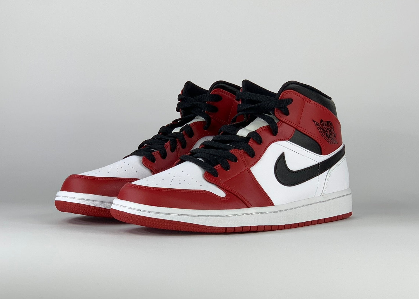 Jordan 1 Mid Chicago (2020)