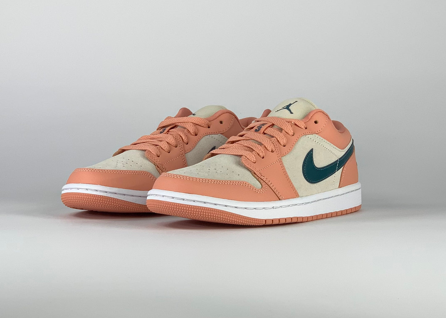 Jordan 1 Low Light Madder Root (W)