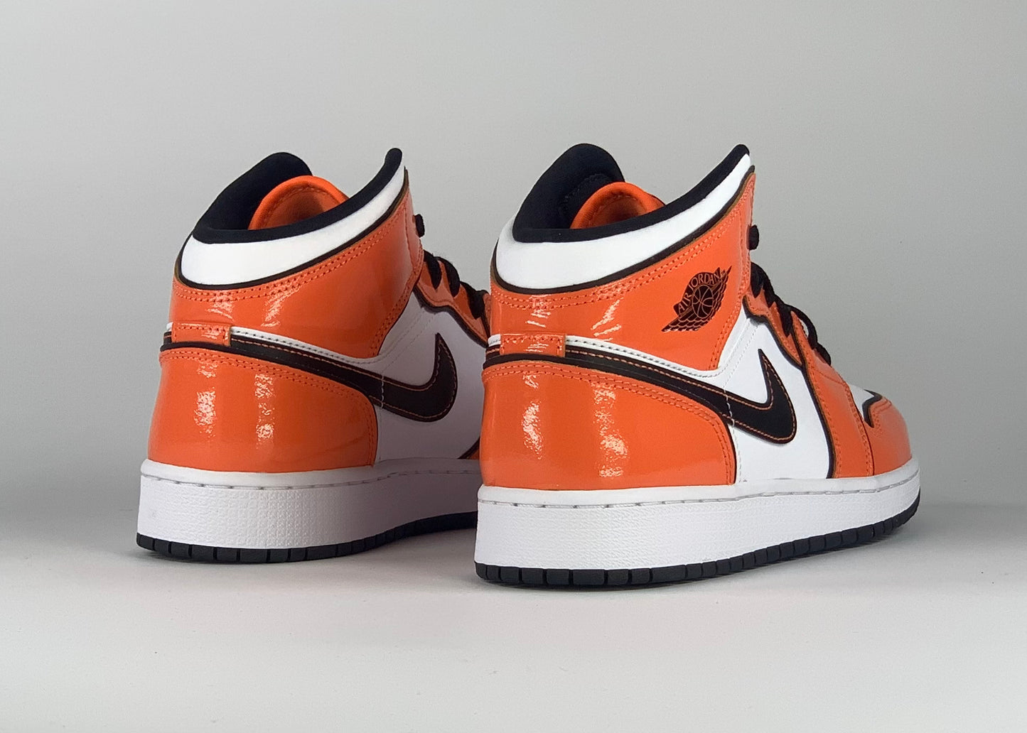 Jordan 1 Mid SE Turf Orange