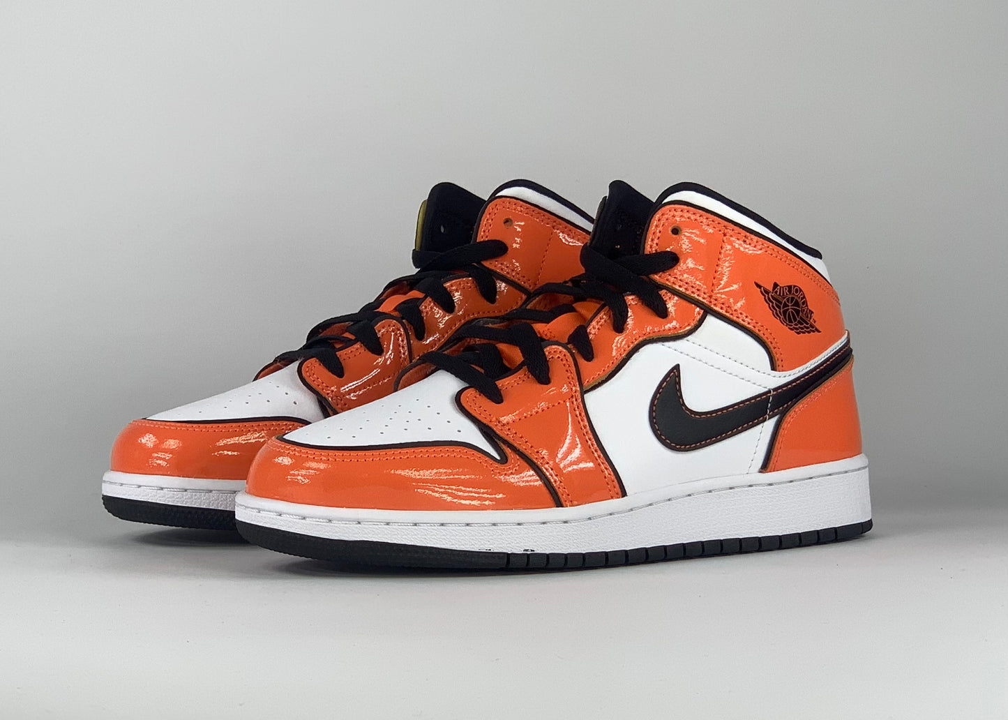 Jordan 1 Mid SE Turf Orange