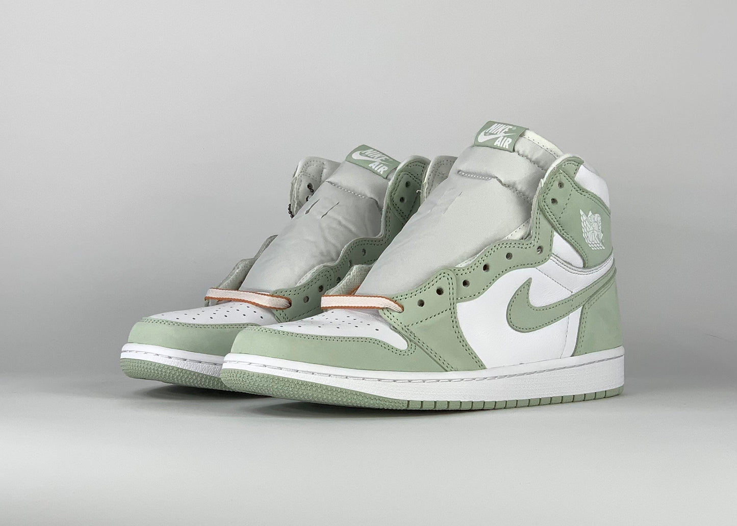 Jordan 1 Retro High OG Seafoam (W)