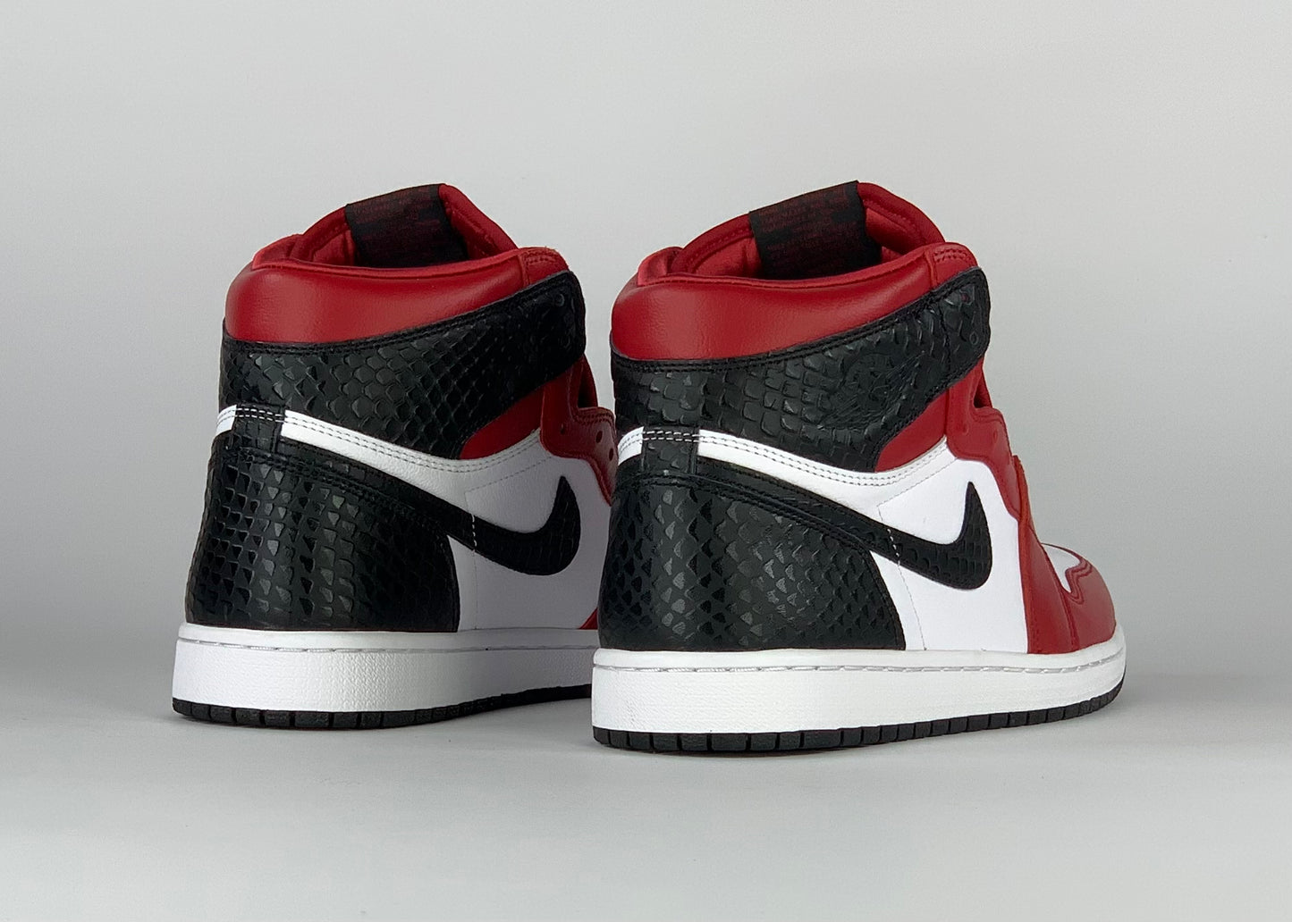 Jordan 1 Retro High Satin Snake Chicago (W)