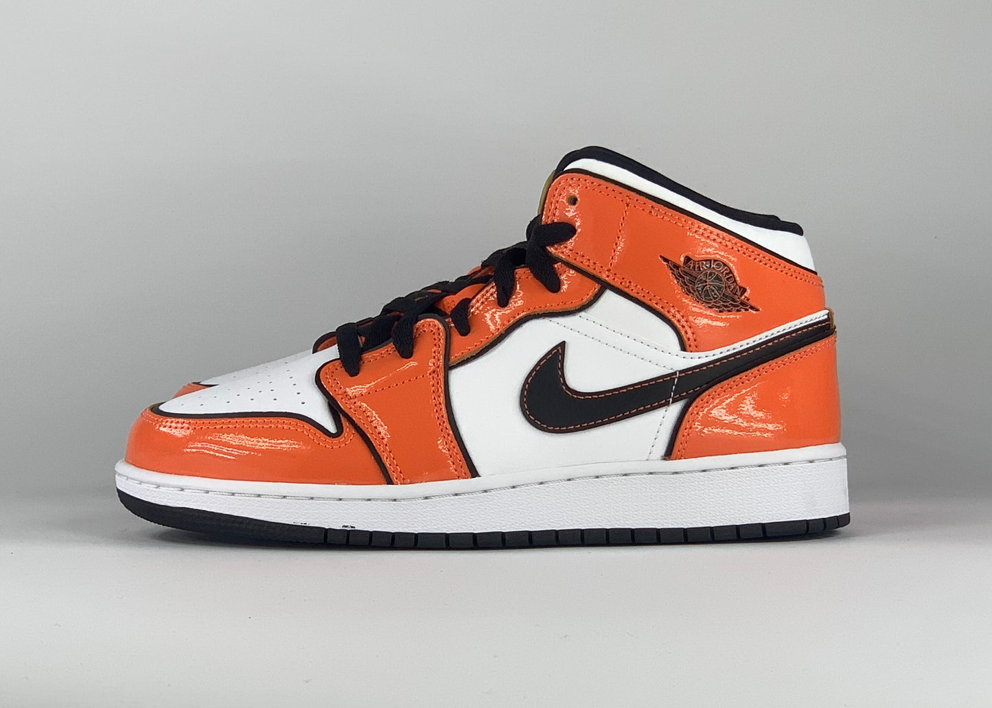 Jordan 1 Mid SE Turf Orange